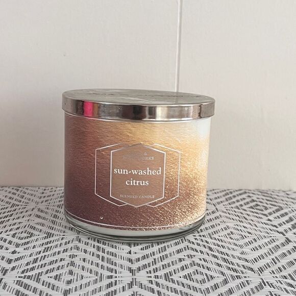 Bath And Body Works 3 Wicks Candle SUN WASHED CITRUS 14.5 oz Discontinued - Picture 1 of 3